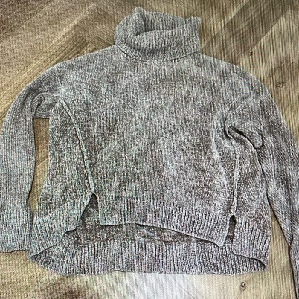 Romeo & Juliet Couture Heather Gray Chenille Turtleneck Sweater